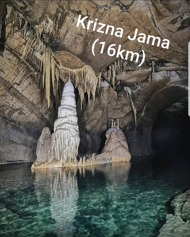 Planinski Dom Na Travni Gori Sodrazica Eksteriør billede
